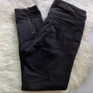 H & M | Black denim jeans with embroider sides